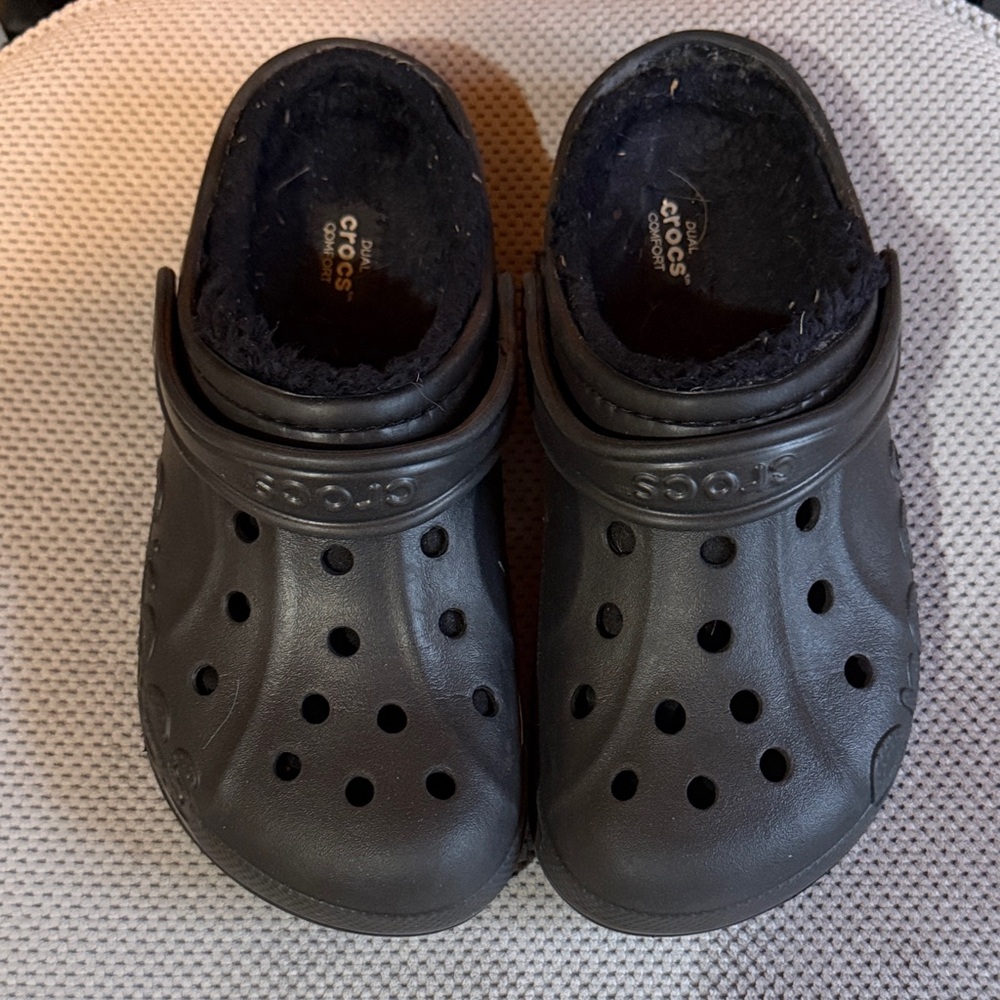 Kids’ CROCS Black Fuzzy Lined Slippers